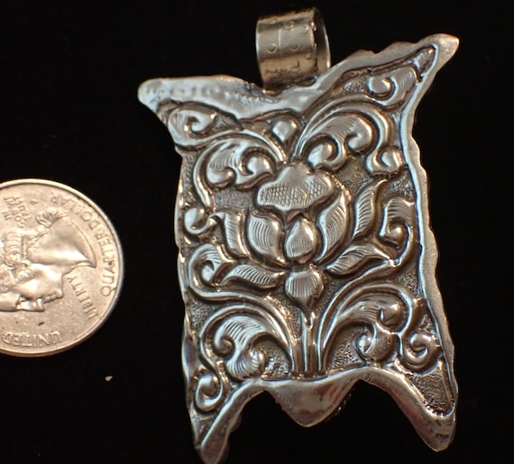 Cicada Labradorite Pendant in Tibetan Silver wing… - image 3