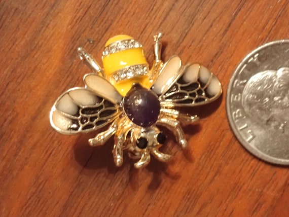 Bee costume jewelry Pin - image 1