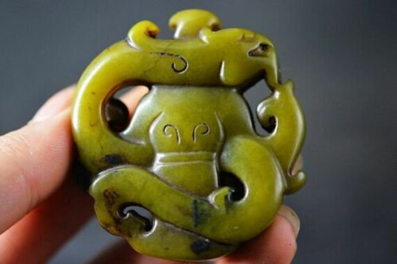 Chinese jade sculpture Dragon & person pendant me… - image 4