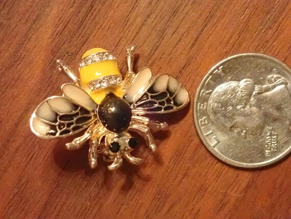 Bee costume jewelry Pin - image 2