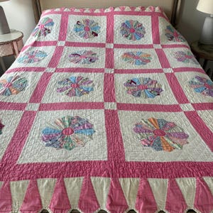Antique Quilt Dresden Plate 1930's made with feed sack cloth Depression Era