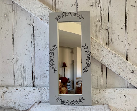 Espejo marco de madera gris adornado espejo vintage de vides estarcidas -   México