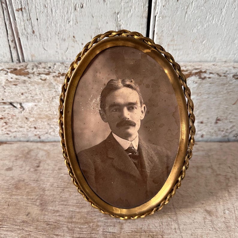 Antique Oval Frame Gold Metal Table Top Vintage Frame 4 X 6 Inch Frame