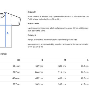 Puede incluir: Una gu&iacute;a de tallas de camisetas blancas con medidas en cent&iacute;metros y pulgadas. La gu&iacute;a incluye diagramas e instrucciones para medir el largo, el ancho, el medio pecho y el largo de la manga de una camiseta. Tallas de XS a XL.