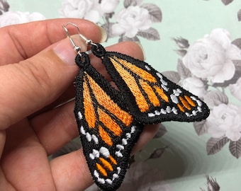 Boucles d'oreilles ailes de papillon brodées