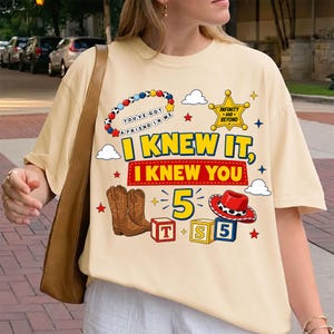 Diseño PNG de Toy Story TS "Lo sabía, te conocía", descarga digital de vaquera del oeste, gráfico de la era del cumpleaños para camiseta, taza y pegatina. imagen 3