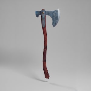 Könnte beinhalten: Detaillierte Abbildung einer Streitaxt. Der Axtkopf ist hellblau-grau mit geätzten floralen Designs. Der Griff ist dunkelrotbraun, mit einem umwickelten Griff. Die Axt hat eine gebogene Klinge.