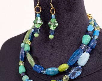 Conjunto de joyas de cuentas verdes y azules / Collar, pendientes y pulsera bohemios hechos a mano