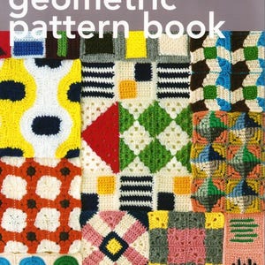Puede incluir: Una portada de libro titulada "geometric pattern book" con un mosaico de cuadrados de ganchillo coloridos. Los cuadrados muestran varios patrones geométricos en tonos de amarillo, azul, rojo, verde y blanco.