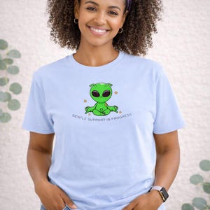Gentle Support in Fortschritt Shirt - Neurovielfalt Alien Tee