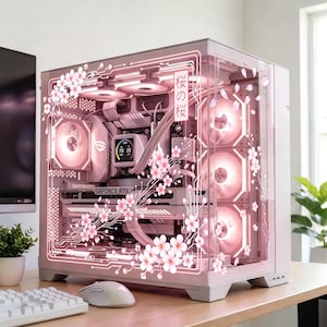Peut inclure: Un boîtier d'ordinateur blanc personnalisé avec un éclairage interne rose et des décalcomanies de fleurs de cerisier. Le boîtier présente un panneau de verre, des composants internes et le texte "桜の桜". Un clavier et une souris sont au premier plan.