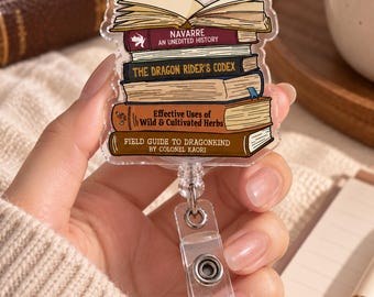 Drachenreiter-Ausweishalter, Fantasy-Buchstapel-Ausweishalter, Acryl-Ausweisclip im Stil eines magischen Feldführers, Geschenk für Bücherwürmer