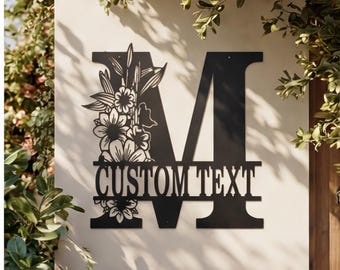Targa in metallo personalizzata con iniziale floreale, decorazione murale personalizzata con lettera, decorazione botanica per la porta d'ingresso, targa con nome ispirata alla natura, regalo unico