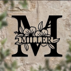 Targa personalizzata in metallo con nome, targa con lettera personalizzata per giardino, decorazione artistica in metallo con monogramma floreale, targa decorativa unica, regalo personalizzato per la casa