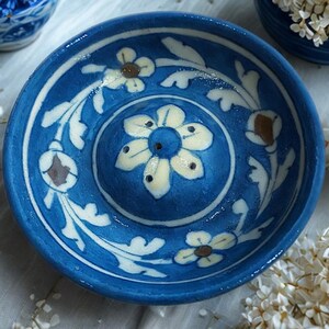 Difusor de incienso de cerámica pintado a mano, quemador artesanal, porta incienso de cerámica azul floral, decoración rústica para el hogar, regalo bohemio