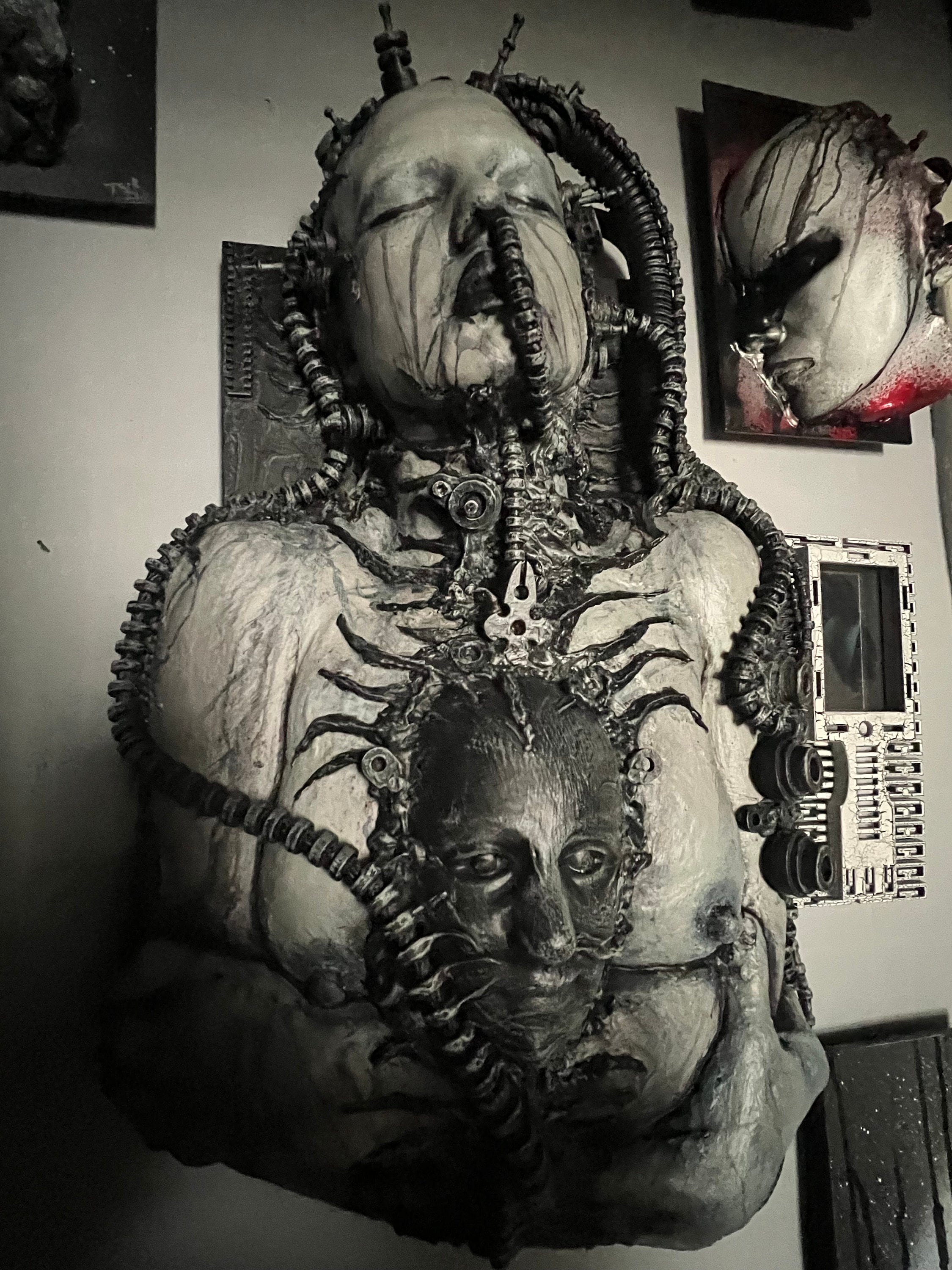 Biomechanical Dimensional Sculpture by Tomasz W Klymiuk HR Giger