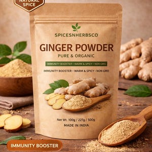 Op de afbeelding: Een set van drie keramische mokken met een gespikkelde, matte afwerking. De mokken zijn in crème, lichtgrijs en donkergrijstinten. Elke mok heeft een eenvoudig, minimalistisch ontwerp en een afgeronde handgreep.