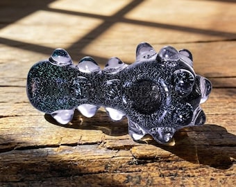 Pipa in vetro artistica – Design scuro e strutturato, pipa decorativa a cucchiaio con punte.