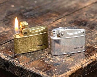 Vintage Brass Pocket Lighter – Refillable Flint Wheel Metal Lighter, Retro Old Style Collectible, Classic Gift for Him