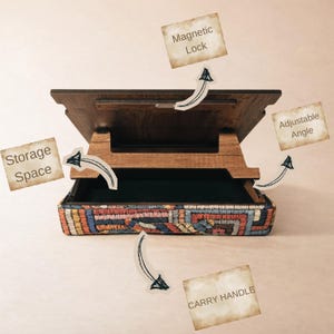 Puede incluir: Un escritorio de madera para port&aacute;til con una parte superior marr&oacute;n oscuro y una base con un dise&ntilde;o bordado colorido. Incluye cierre magn&eacute;tico, &aacute;ngulo ajustable, espacio de almacenamiento y asa de transporte.