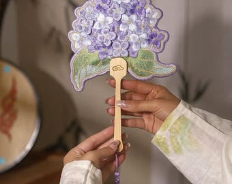 Handgestickter Hortensien-Fächer, Handgemachter Floraler Sommer-Fächer