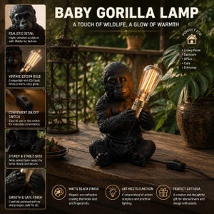 Puede incluir: Una lámpara de bebé gorila con acabado negro mate, una escultura muy detallada con textura de pelaje realista y una bombilla Edison vintage. La lámpara incluye un interruptor de encendido/apagado, una base estable y un acabado suave.