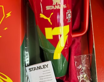 Ronaldo #7 Soccer Tumbler Gift Set with Handle and Straw – Football Fan Cup