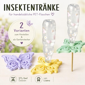 Può includere: Tre abbeveratoi per insetti a forma di farfalla in viola chiaro, giallo e verde chiaro. Il testo recita INSEKTENTRÄNKE, 2 Varianten zum Hinstellen & als Gartenstecker, STL/3mf Dateien e inkl. Lizenz. Due bottiglie di plastica sono fissate alle basi.