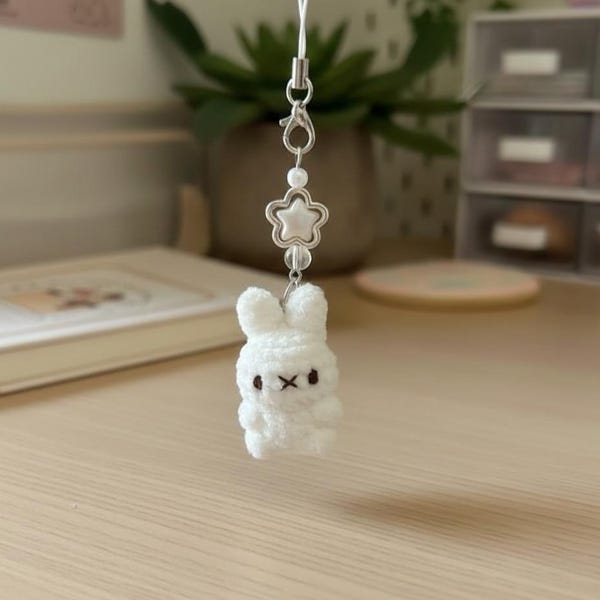 Portachiavi a forma di coniglietto all'uncinetto, portachiavi a forma di coniglio fatto a mano, cinturino per cellulare a forma di coniglietto in peluche kawaii, accessorio morbido amigurumi, piccolo regalo per lei