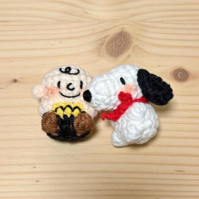 Mini häkeln Snoopy und Woodstock Schlüsselanhänger, handgemachte Amigurumi Taschenanhänger, niedliche Cartoon Tier Plüschtiere, gehäkelter Handyanhänger Bild 3