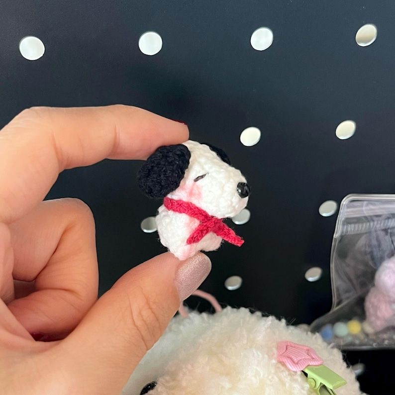 Mini häkeln Snoopy und Woodstock Schlüsselanhänger, handgemachte Amigurumi Taschenanhänger, niedliche Cartoon Tier Plüschtiere, gehäkelter Handyanhänger Snoopy #2