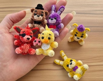 Creepy Animatronic Crochet Mini Keychain – Amigurumi Plush Bear Bunny Fox Chick Charm, Horror Gamer Collectible Halloween Gift