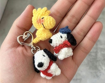 Mini häkeln Snoopy und Woodstock Schlüsselanhänger, handgemachte Amigurumi Taschenanhänger, niedliche Cartoon Tier Plüschtiere, gehäkelter Handyanhänger