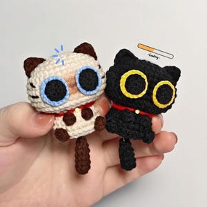 Pequeño llavero amigurumi de gato de ganchillo, peluche de gato en miniatura, regalo personalizado para amantes de los gatos, pequeño juguete para gato hecho a mano para bolso.