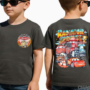 Bilar Kylarfjädrar Familjematchande T-shirts, Personligt namn Barnfödelsedagst-shirt, Blixten McQueen Vänner T-shirt bild 11