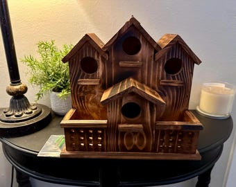 Casita para pájaros de madera de 6 habitaciones con comedero, casita para pájaros de exterior, madera de pino carbonizada, caja nido fácil de limpiar para pájaros de jardín y patio trasero.