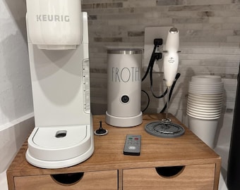 Organizador de cápsulas de café K-Cup de madera con cajón y capacidad para 30 cápsulas.