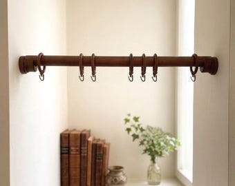 Gardinstång i avenbokträ, invändigt monterad flänsstång, rustik fönsterbehandling