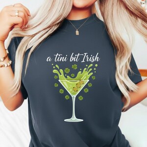 Rolig irländsk Martini-t-shirt, St Patricks Day-grafikt-t-shirt