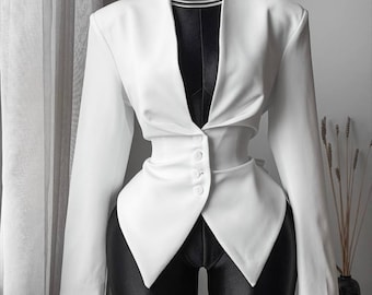 Blazer portefeuille avec ceinture pour femme, veste structurée avec épaulettes, blazer de bureau minimaliste, blazer élégant noir ou ivoire