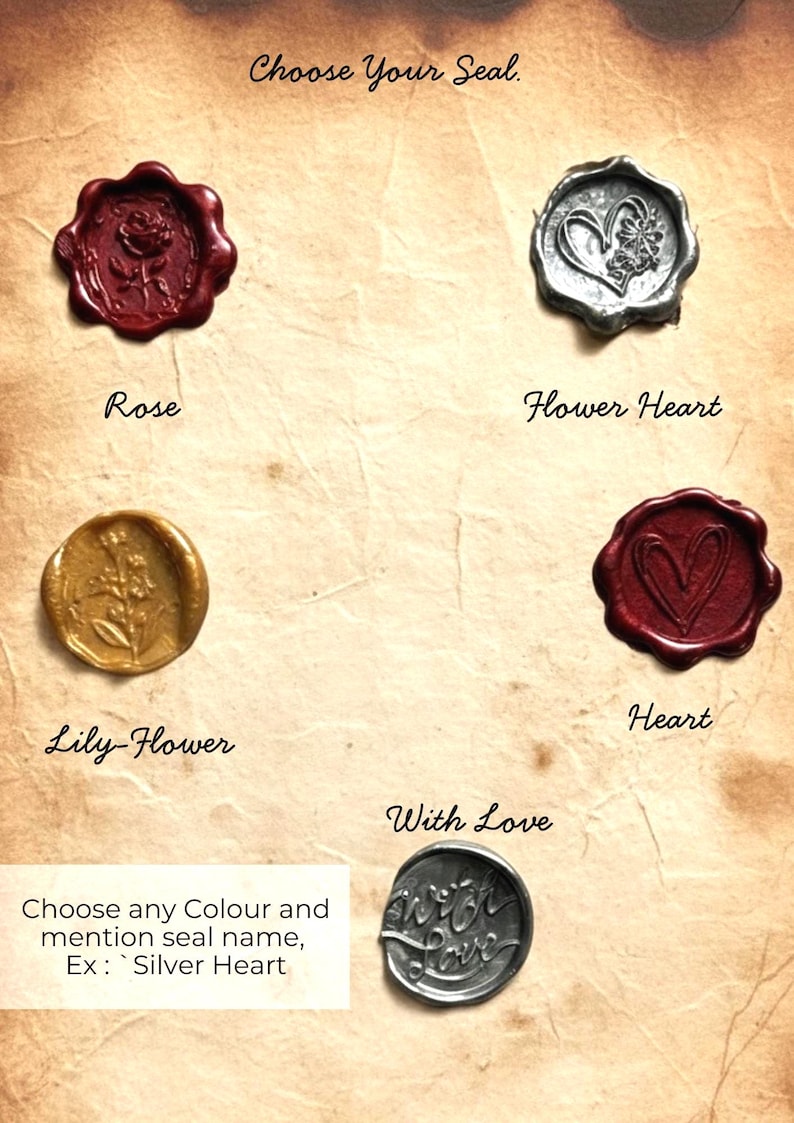 K&ouml;nnte beinhalten: Eine Auswahl an Wachssiegeln in verschiedenen Designs, darunter eine Rose, ein Herz und florale Muster. Die Siegel sind in Rot-, Gold- und Silbert&ouml;nen gehalten, mit dem Text "Choose Your Seal" und "With Love."