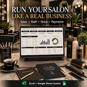 Op de afbeelding: Een laptop toont een salon business dashboard met gegevens over verkoop, personeel, voorraad en betalingen. Op het scherm staat RUN YOUR SALON LIKE A REAL BUSINESS. Accessoires zijn een BOSS-mok, notitieboekjes, haarproducten en kappersgereedschap.