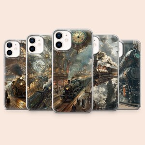 Pode incluir: Cinco capas transparentes para smartphone dispostas em fila, cada uma com uma ilustração detalhada de uma locomotiva a vapor antiga numa estação de comboios movimentada com relógios, fumo e passageiros na plataforma.