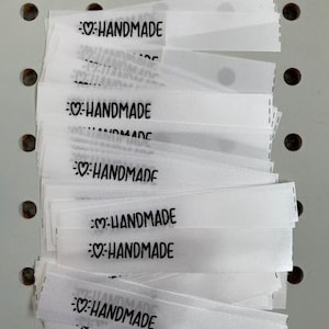 etichette fatte a mano per prodotti fatti a mano