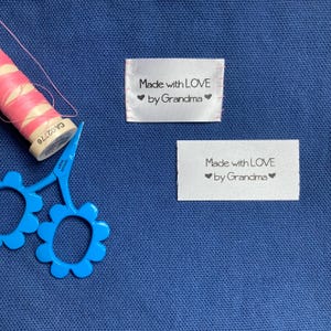 Feito com AMOR pela vovó etiqueta impressa personalizada, etiqueta de colcha de tecido de crochê para costura, costura personalizada Nana Lola Mimi Gigi Vovó Abuela