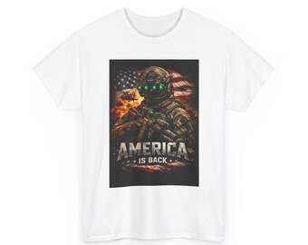 Camiseta con gráfico de soldado "America Is Back" / Militar patriótico, bandera estadounidense