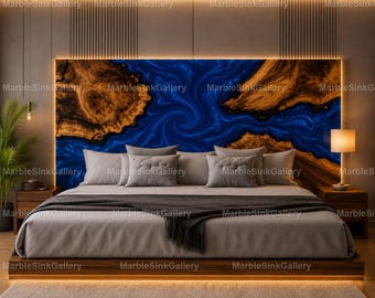 Cabecero de nogal con borde natural y resina epoxi, panel trasero de cama de resina azul, arte de pared moderno.