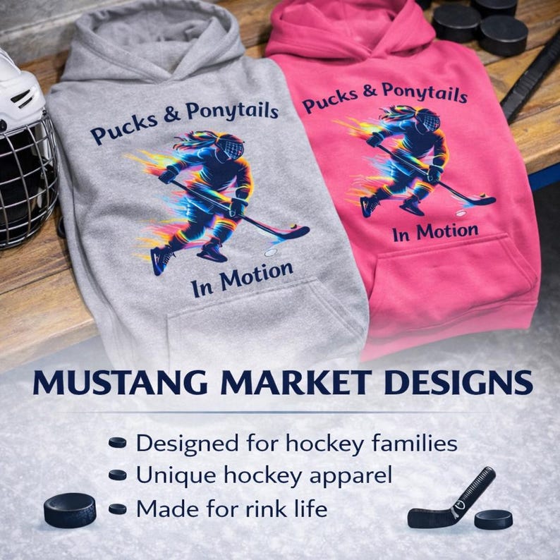Puede incluir: Dos sudaderas con capucha, una gris y otra rosa, con el texto "Pucks & Ponytails" y un gr&aacute;fico de jugador de hockey. Las sudaderas con capucha tambi&eacute;n tienen el texto "In Motion". La parte inferior de la imagen tiene el texto "MUSTANG MARKET DESIGNS".