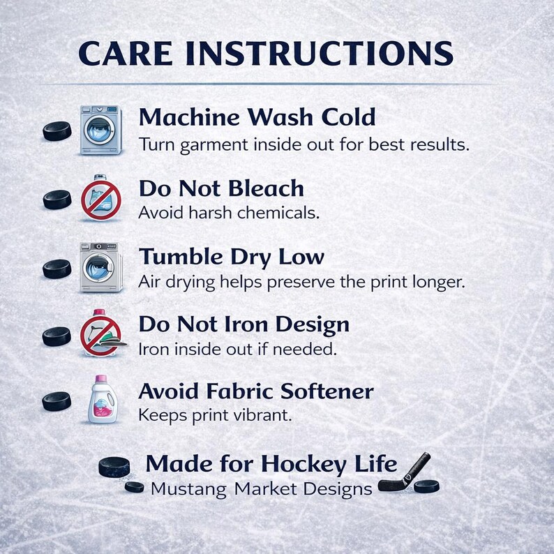 Puede incluir: Gr&aacute;fico de instrucciones de cuidado con texto: Lavar a m&aacute;quina en fr&iacute;o, no usar lej&iacute;a, secar en secadora a baja temperatura, no planchar el dise&ntilde;o, evitar el suavizante. Incluye discos de hockey y un palo de hockey.