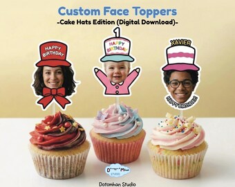 Könnte beinhalten: Drei Cupcakes mit individuellen Tortenaufsätzen. Die Aufsätze zeigen Gesichter mit Geburtstagshut-Designs und den Worten "Happy Birthday" und "Xavier". Die Cupcakes haben rotes, rosa und weißes Frosting mit Streuseln.